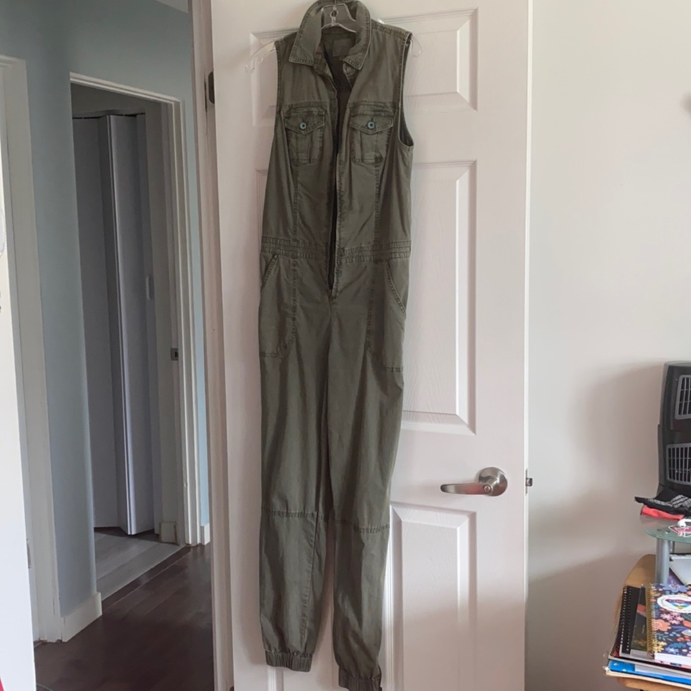 Beautiful one piece Guess khaki